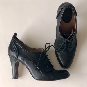 Frye Ava Oxford Black Lace-up bootie